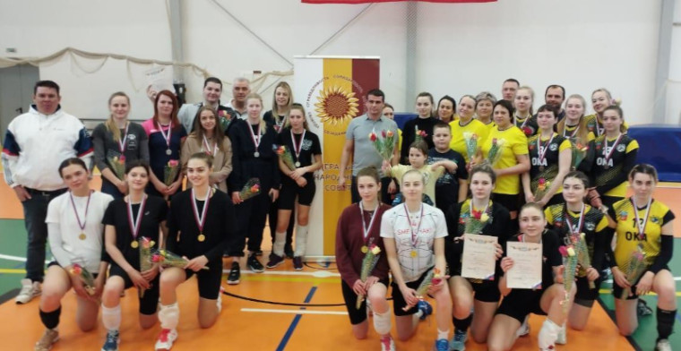 В Тарусе прошли  соревнования женских волейбольных команд.