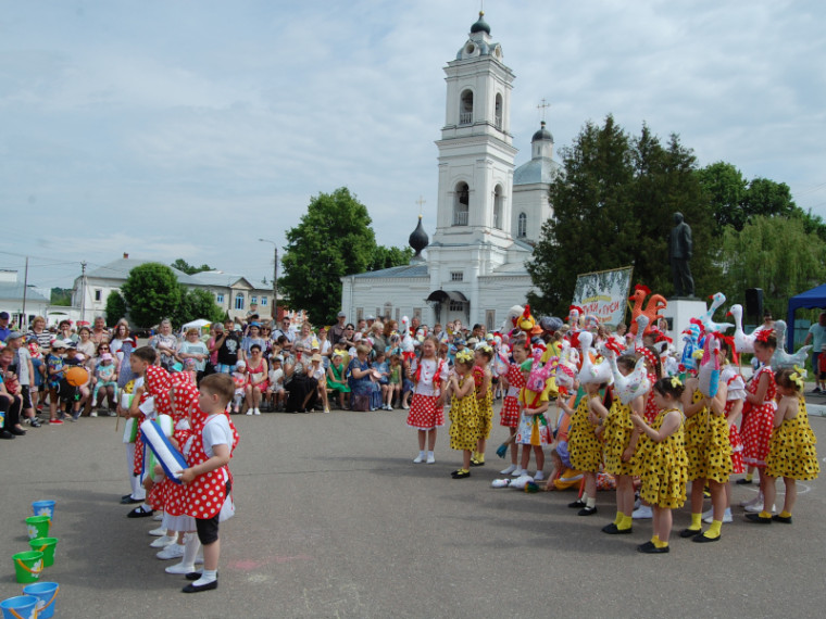 11 июня в Тарусе прошел 11-й детский фестиваль &quot;Петухи и гуси в городе Тарусе&quot;.