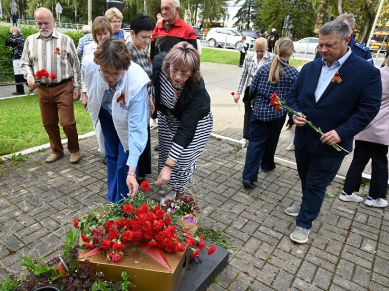 В Тарусе прошло памятное мероприятие, посвященное 80-летию освобождения Калужской области от немецко-фашистских захватчиков..