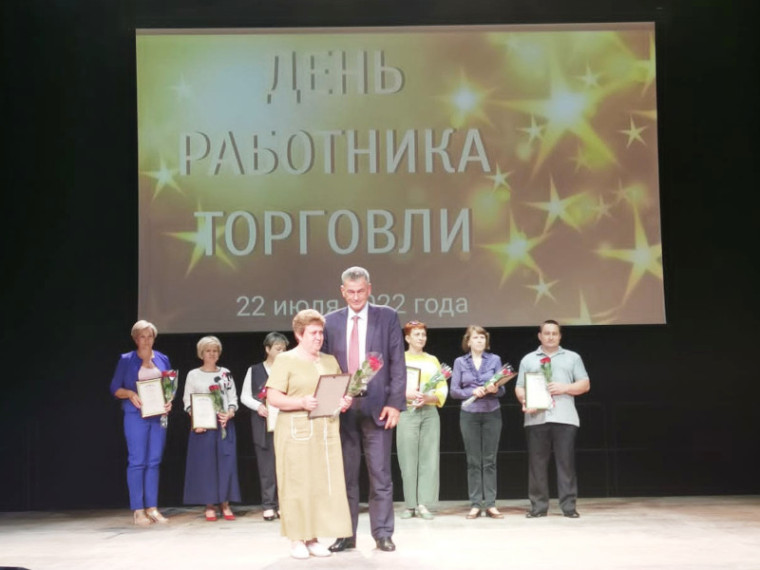 В Калуге наградили лучших работников сферы торговли и общественного питания.